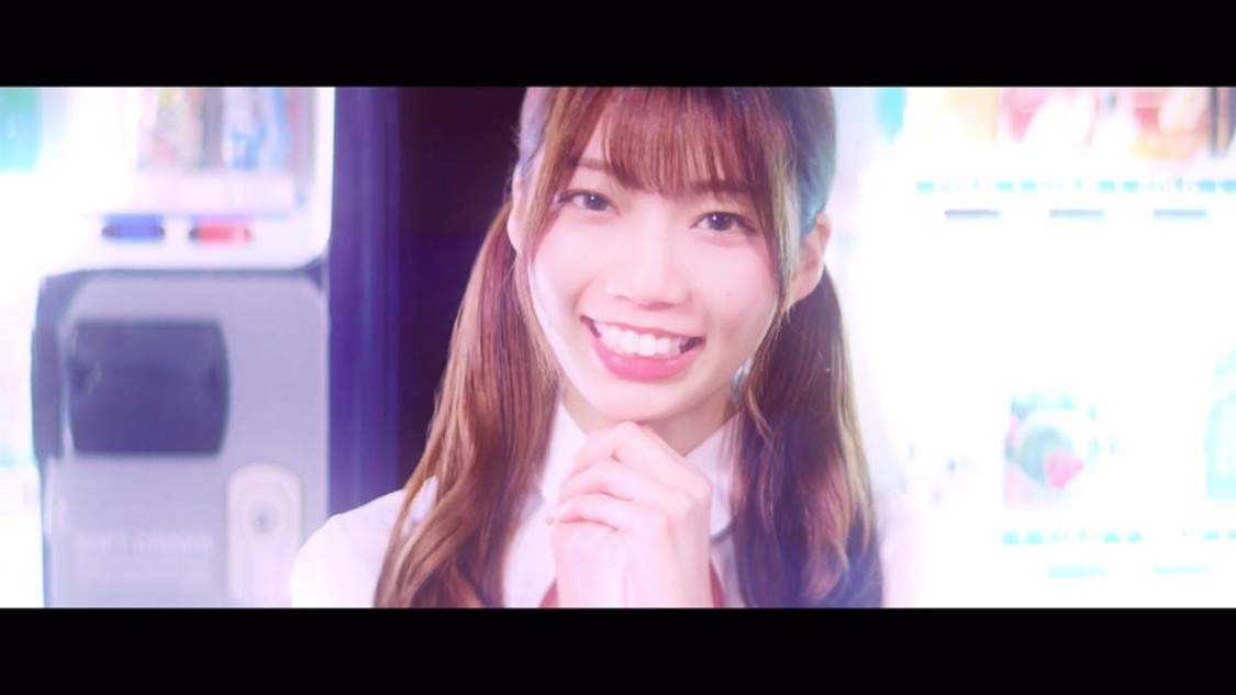 日向坂46「ママのドレス」MVより