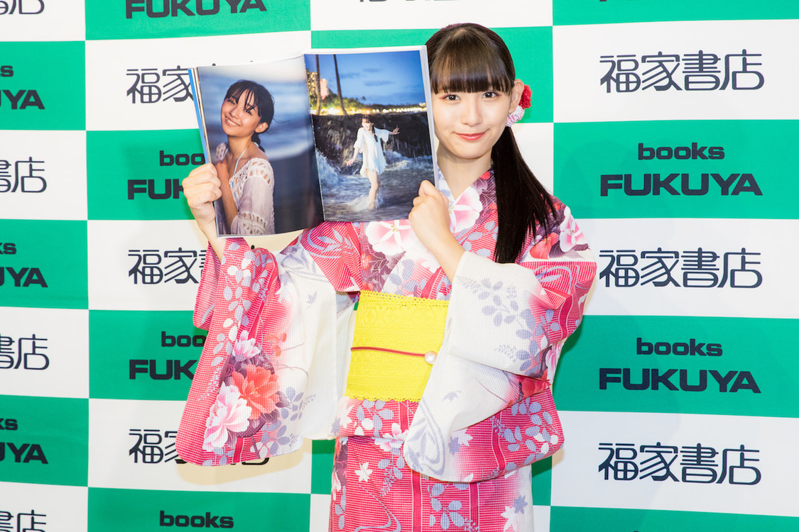 浅川梨奈＜3rd写真集『Re:Birth』発売記念イベント＞｜福家書店 新宿サブナード店（2019年9月29日）