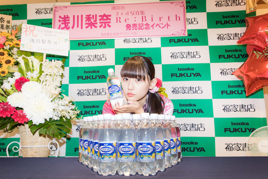 浅川梨奈＜3rd写真集『Re:Birth』発売記念イベント＞｜福家書店 新宿サブナード店（2019年9月29日）