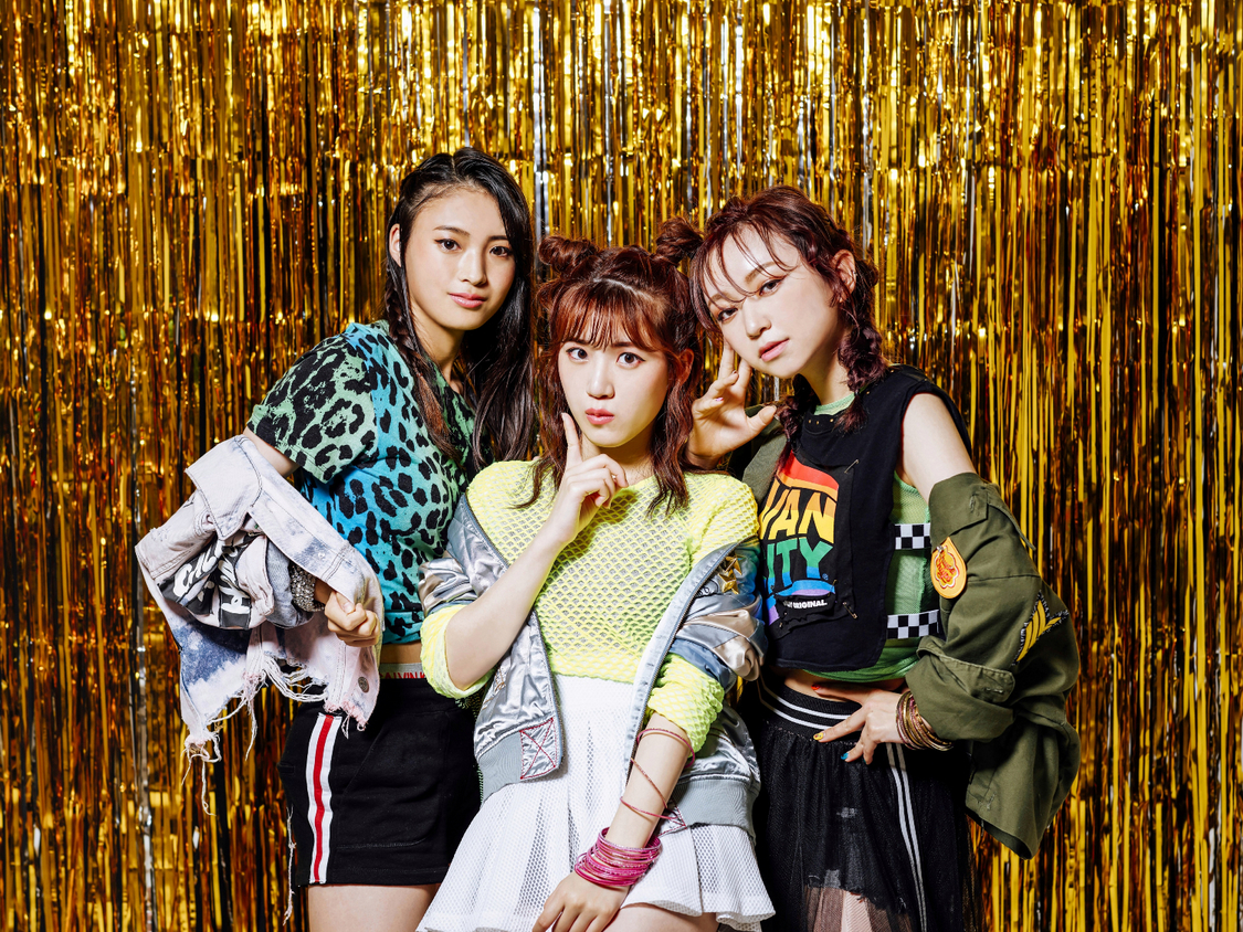 卒業☆星メンバー(写真左から、 阿部サラ、 高橋菜々美、 山本栞里)