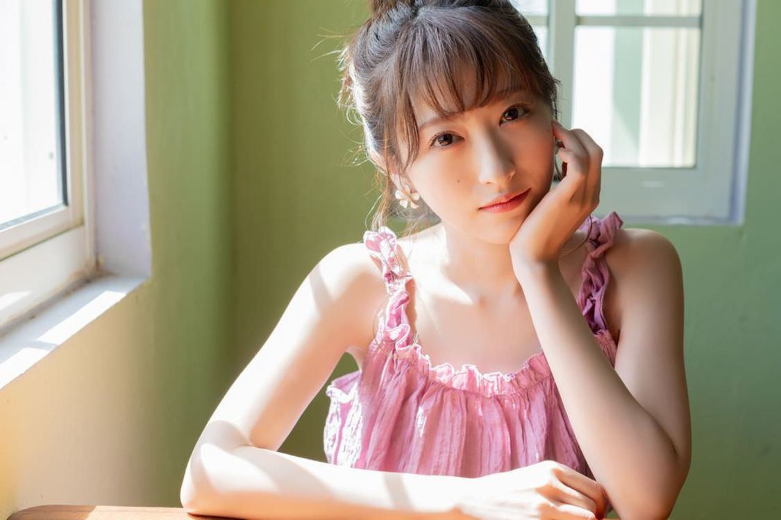 小桃音まい1st写真集『bonita』より