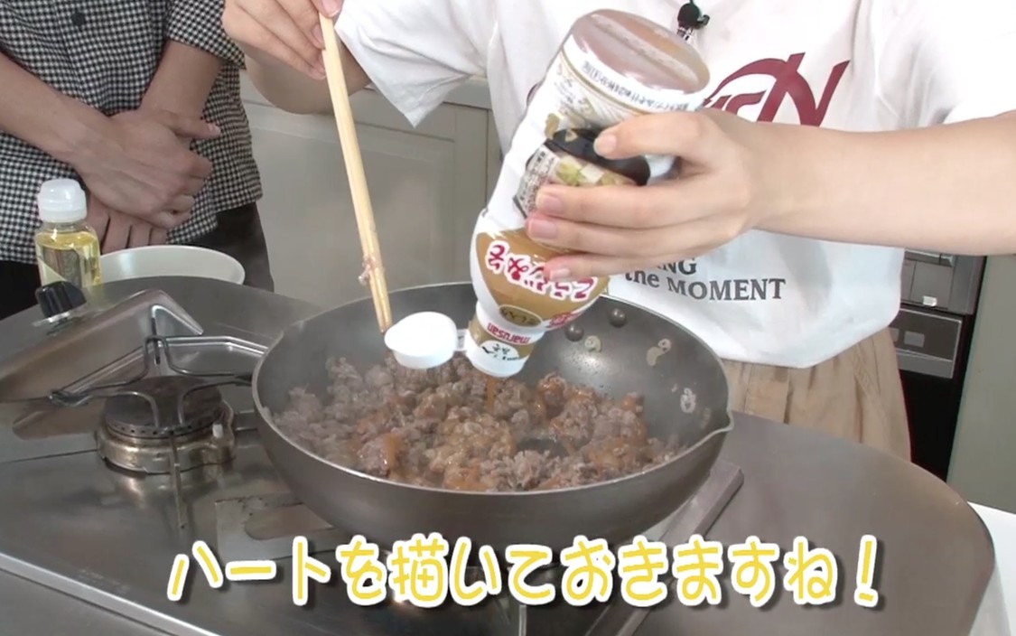 エイベックス・マネジメント学園動画「食欲の秋！特別編」より