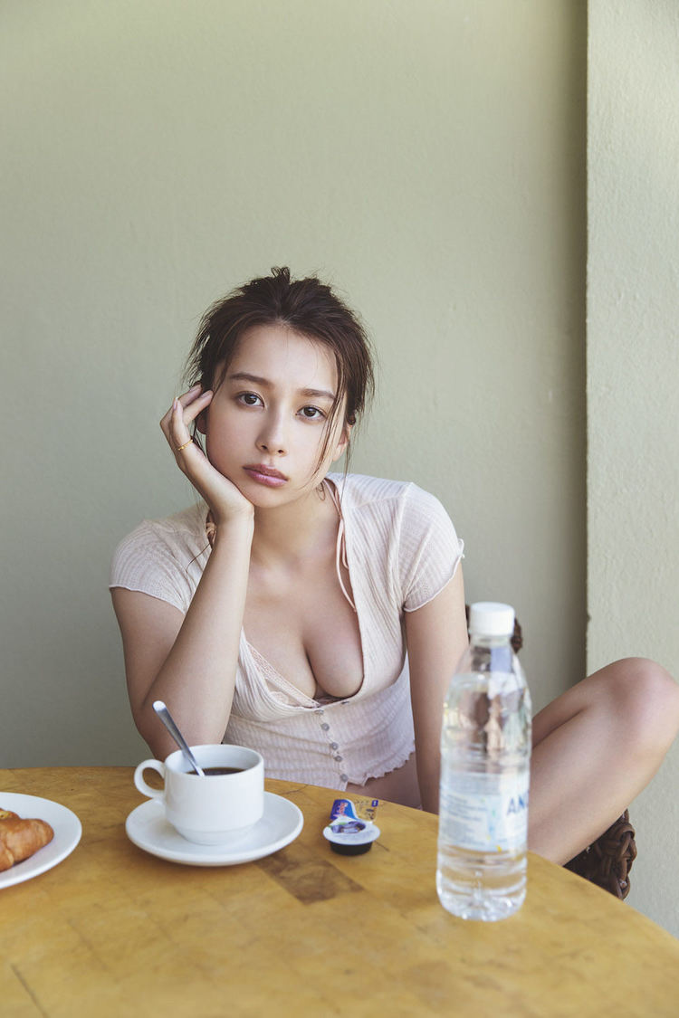 Niki 2nd写真集『ニキには？』（講談社刊）より