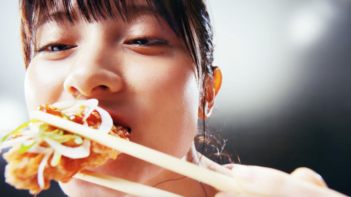 桃月なしこ出演TVCM「やよい軒ーやみつき油淋鶏定食ー」