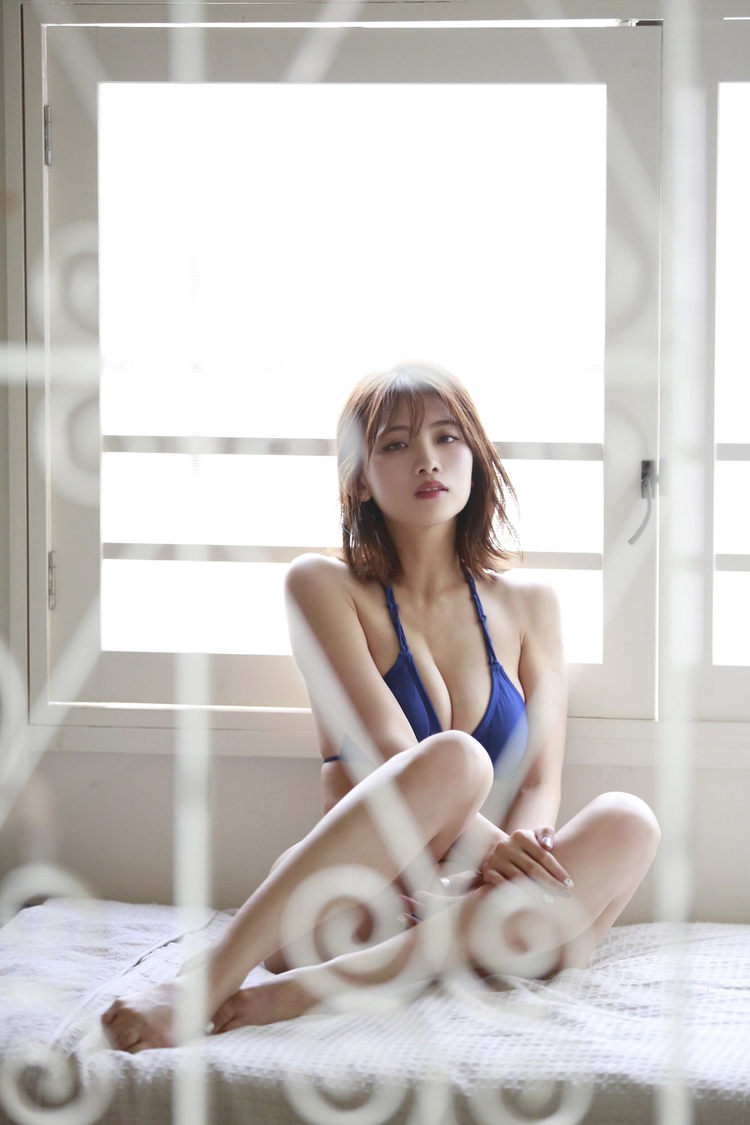 早瀬あや（撮影：佐藤佑一『B.L.T.12月号』東京ニュース通信社）