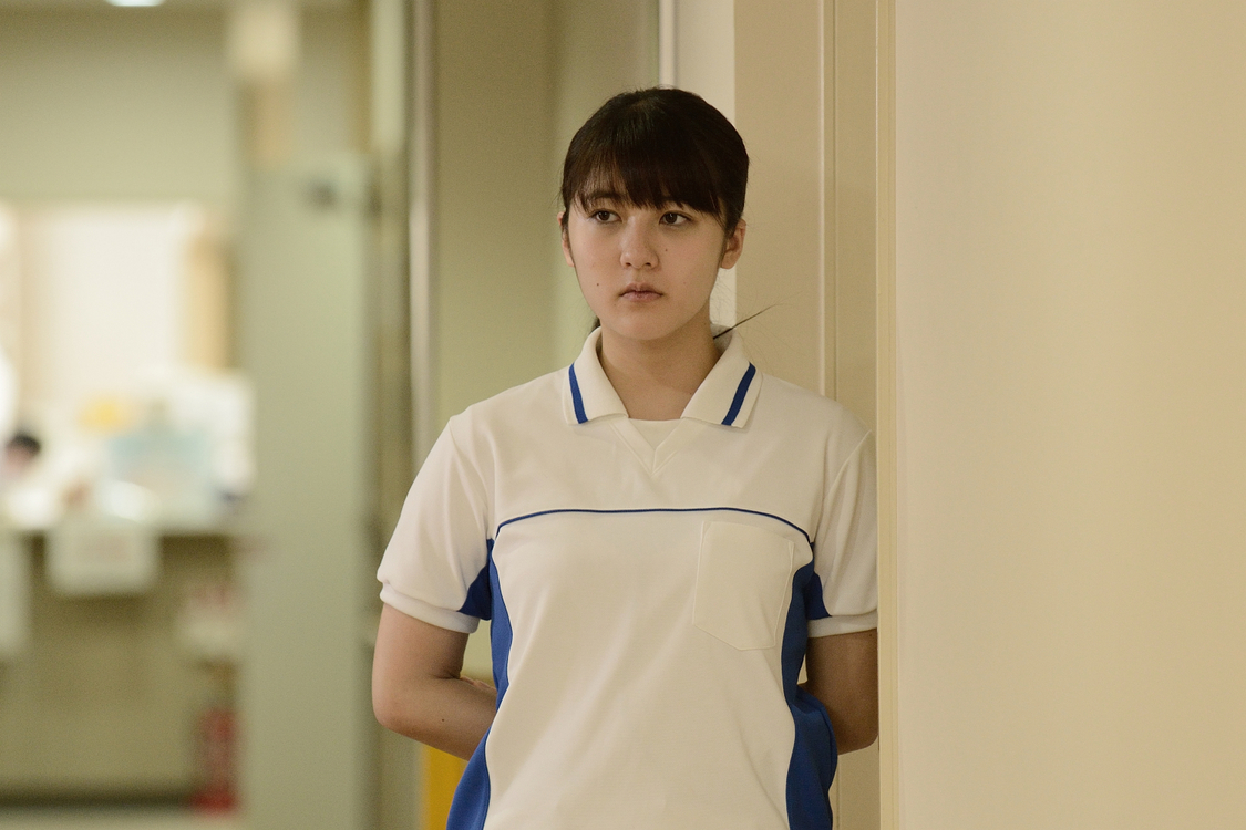 映画『歩けない僕らは』より