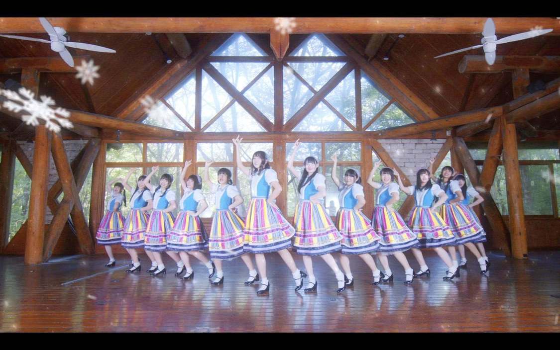 「Snowing Love」MVより