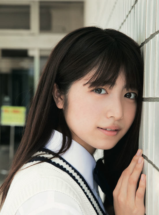 🍭 吉田莉桜、可憐なる美少女が貴重な水着ショットで魅せる！ 『少年
