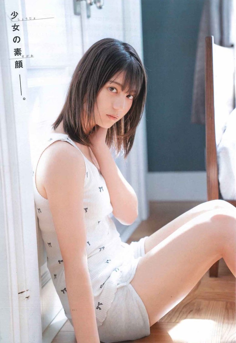 日向坂46 小坂菜緒『週刊少年チャンピオン』48号グラビアページ