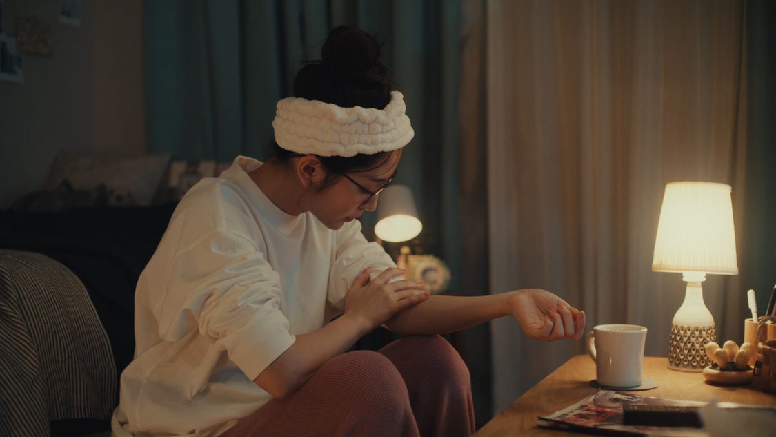 鈴木愛理出演「キュレル」WEBムービー