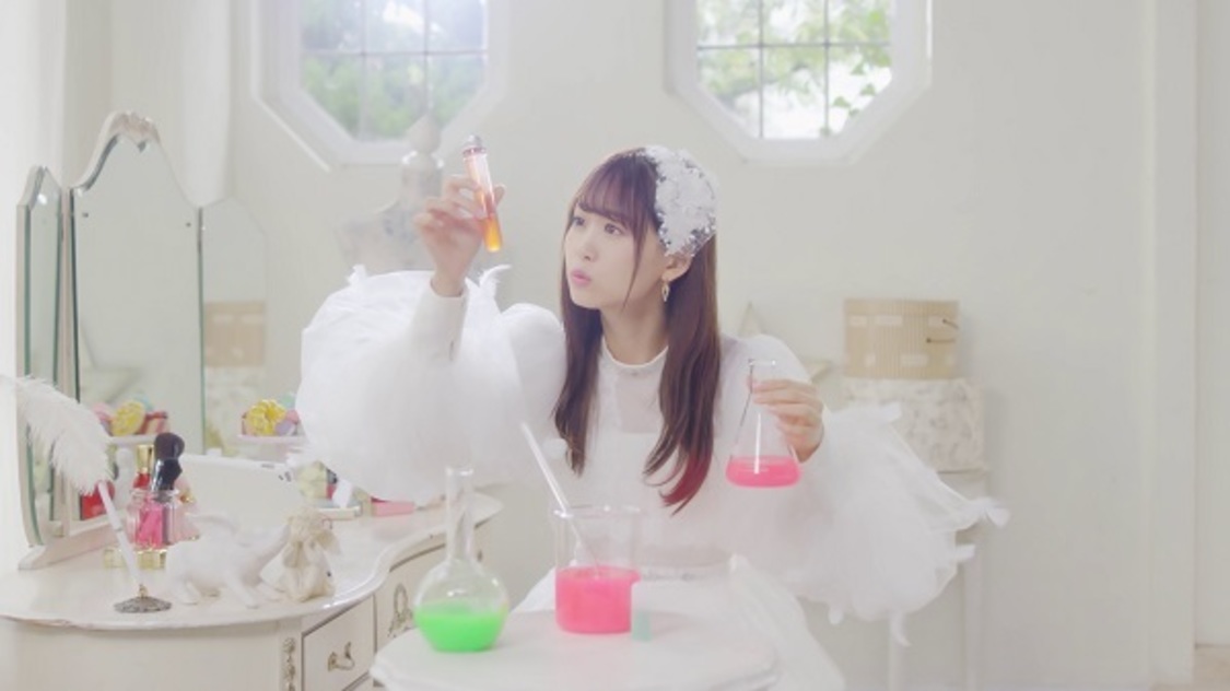 芹澤優「デビきゅー」MVより