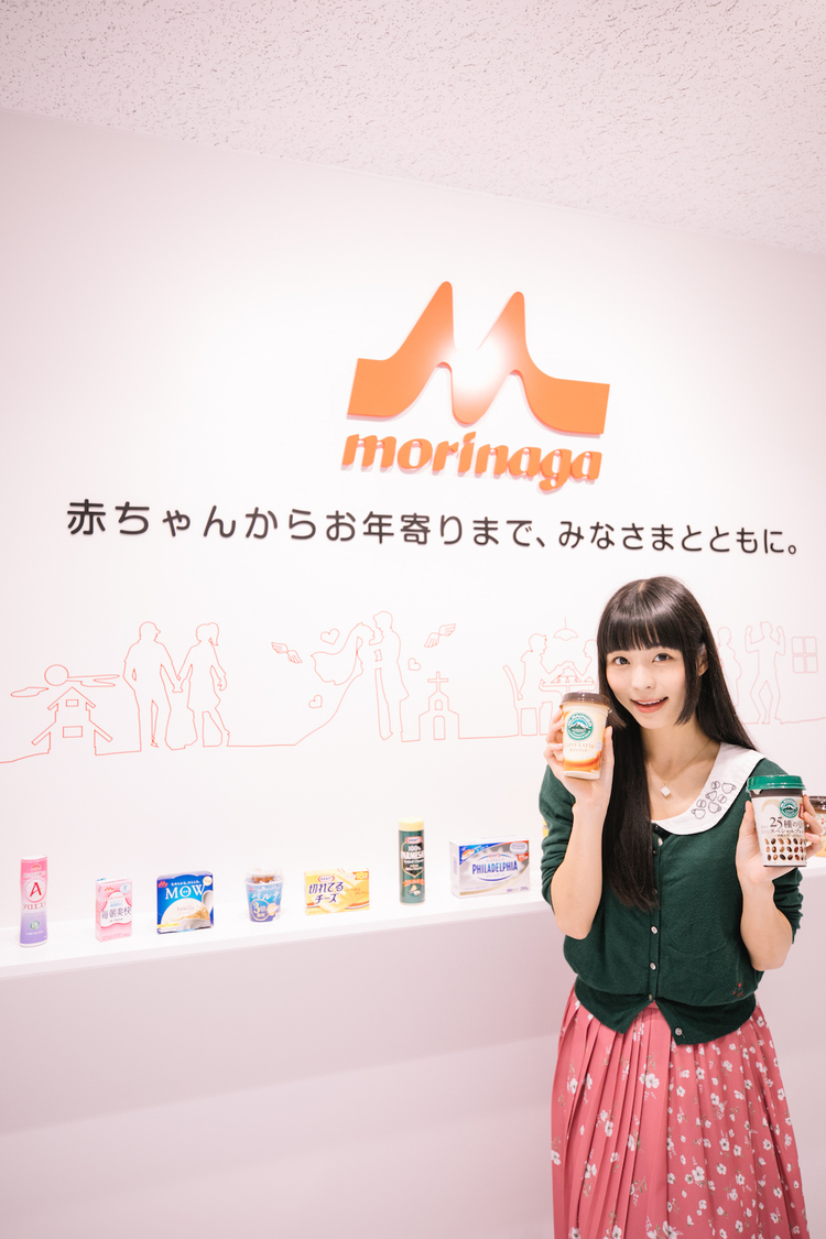 森永乳業株式会社エントランスにて