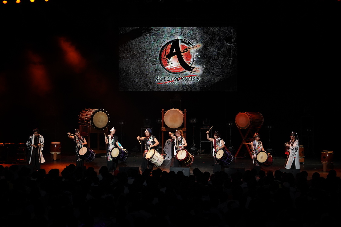 学生パフォーマーによるオープニングステージ  和×ダンスミュージック