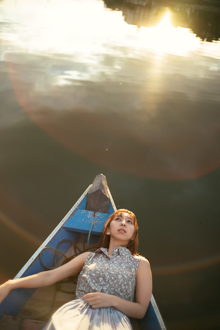 『飯田里穂写真集（仮）』（東京ニュース通信社刊）より