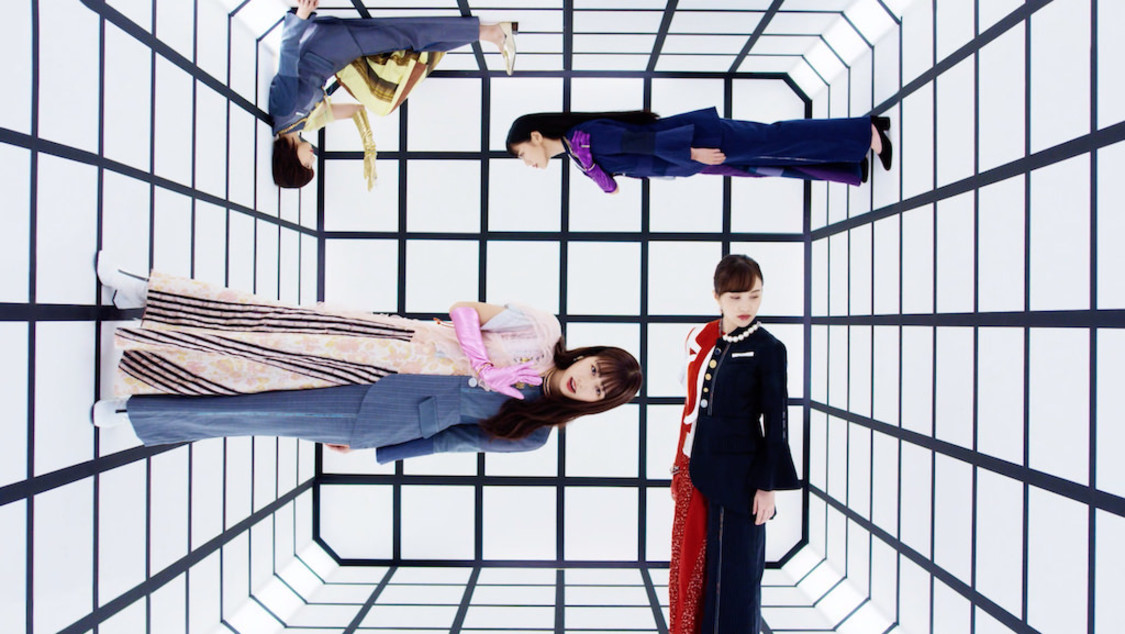 📸 画像：佐々木彩夏 ｜ももいろクローバーZ「stay gold」MV｜ももクロ、2つの世界が交錯！アグレッシブなダンスを魅せる「stay