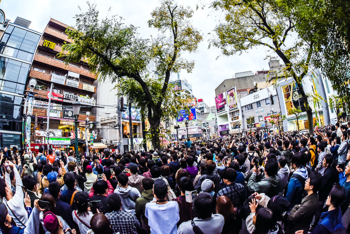 山本彩 3rdシングル「追憶の光」リリース記念フリーライブ｜アメリカ村・三角公園（2019年11月24日）
