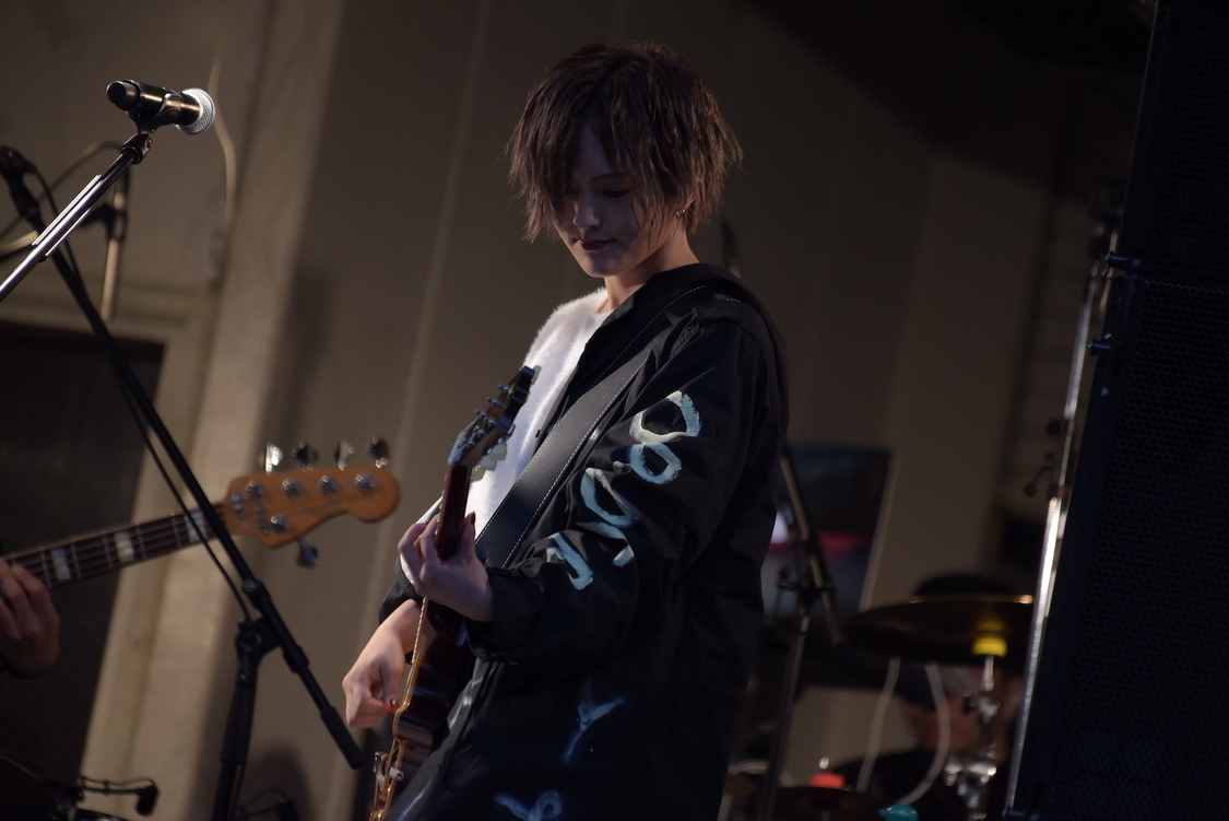 山本彩 3rdシングル「追憶の光」リリース記念フリーライブ｜アメリカ村・三角公園（2019年11月24日）