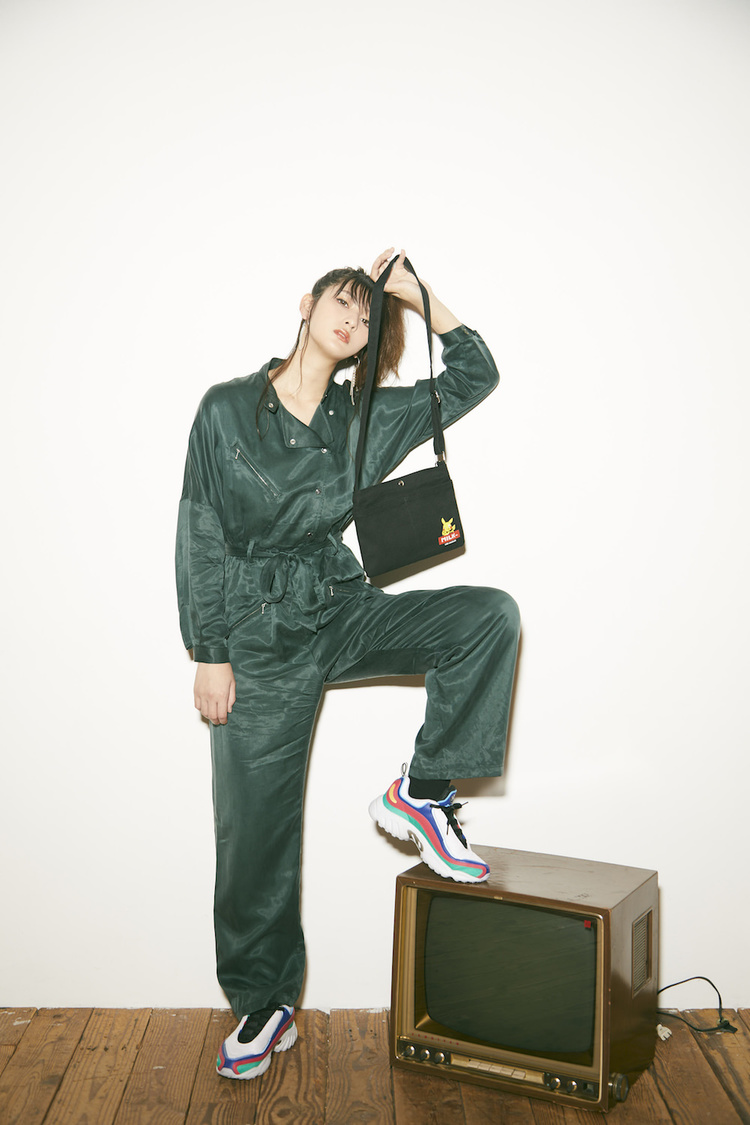 アンジェラ芽衣『smart』アザーカット