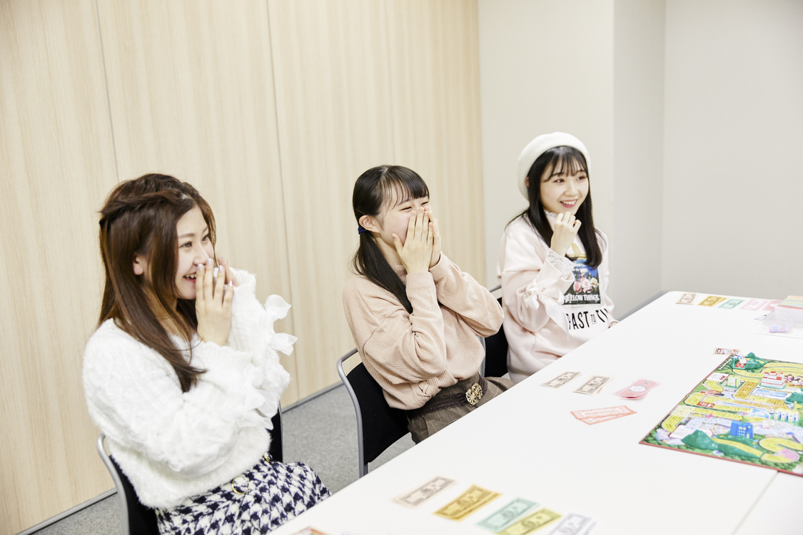 大竹ひとみ、齋藤陽菜、小林蘭