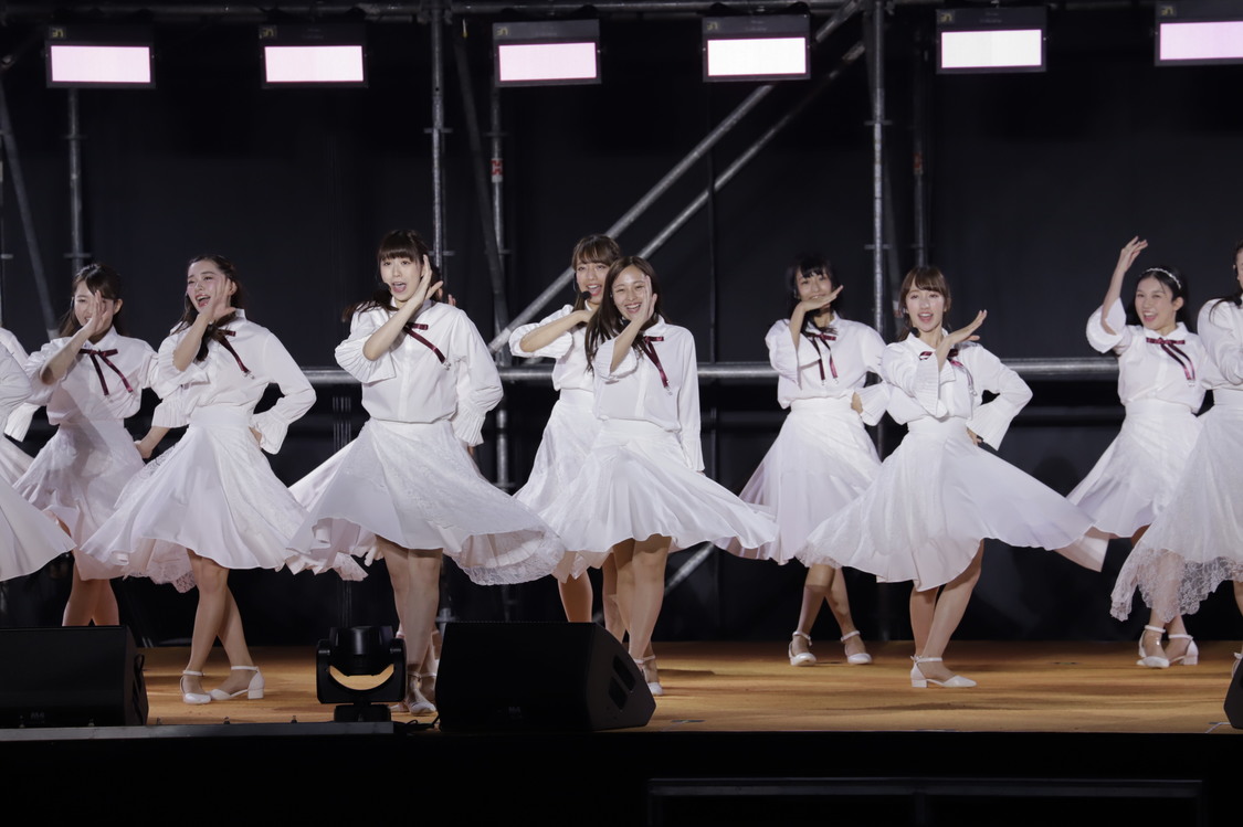 カレッジ・コスモス、初パフォーマンス