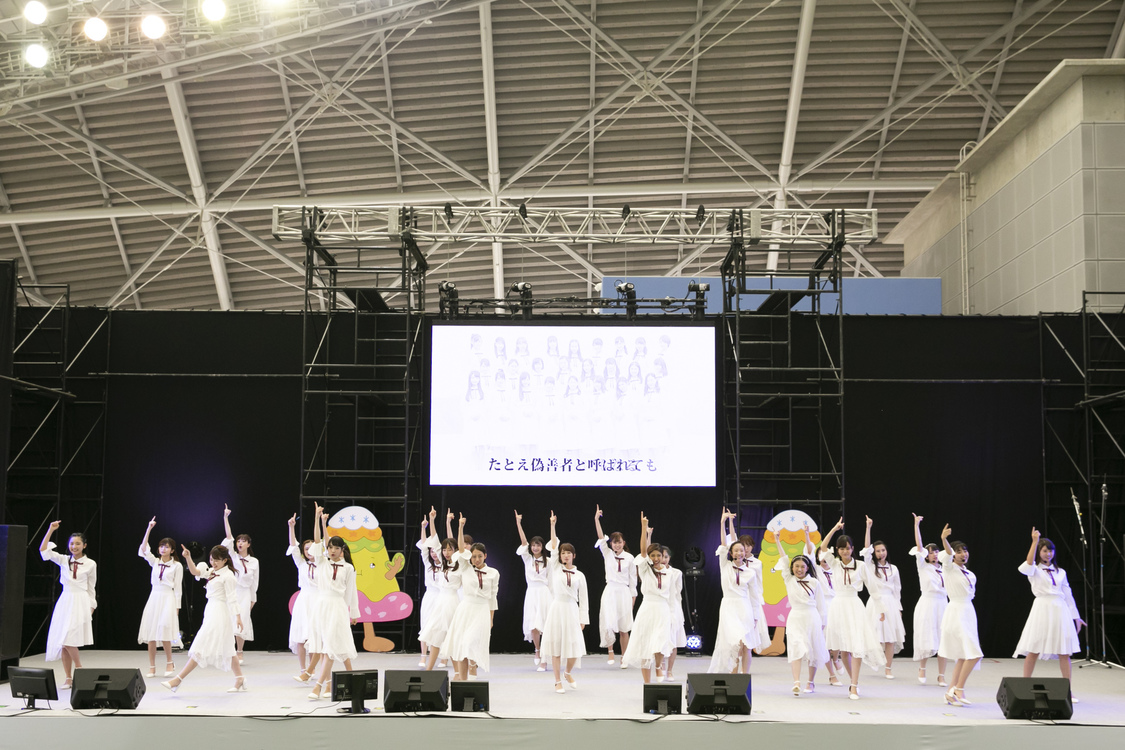 カレッジ・コスモス、初パフォーマンス