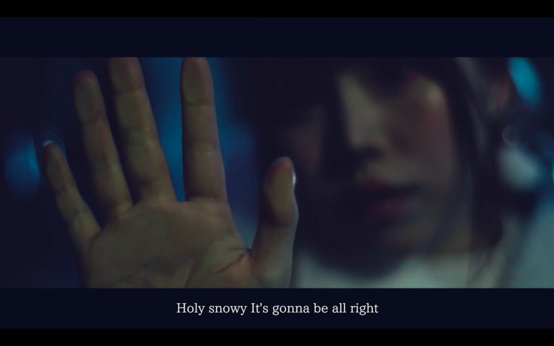 塚本舞「HOLY SNOW」MVより