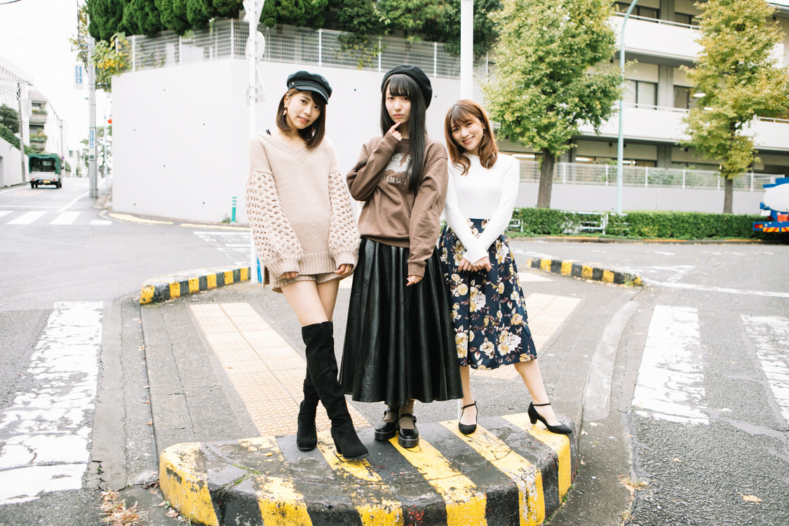 井上真由子、長尾しおり、坂林佳奈（SUPER☆GiRLS）