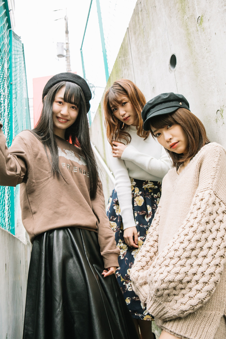 長尾しおり、坂林佳奈、井上真由子（SUPER☆GiRLS）