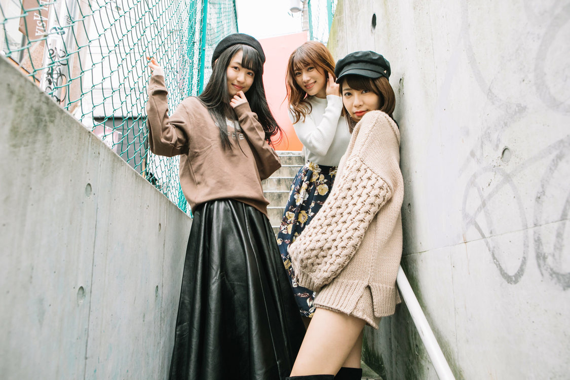 長尾しおり、坂林佳奈、井上真由子（SUPER☆GiRLS）