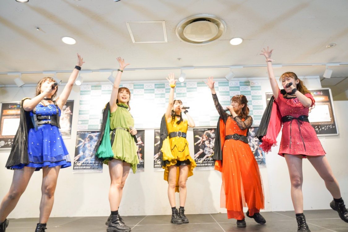 ＜「It’s Up To You / HAPPY NAKED!! / BIG BANG」リリース記念イベント＞池袋マルイ7階イベントスペース（2019年12月15日）