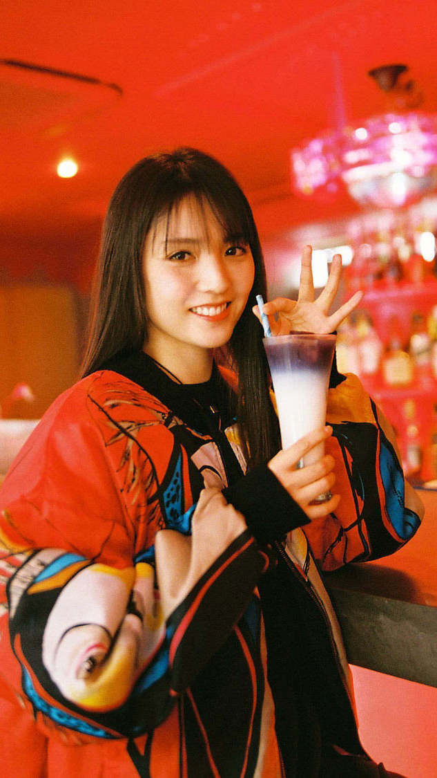 赤をコンセプトに、 うっとりした表情｜道重さゆみ「いいスマホは、OCN モバイル ONE。」キャンペーン