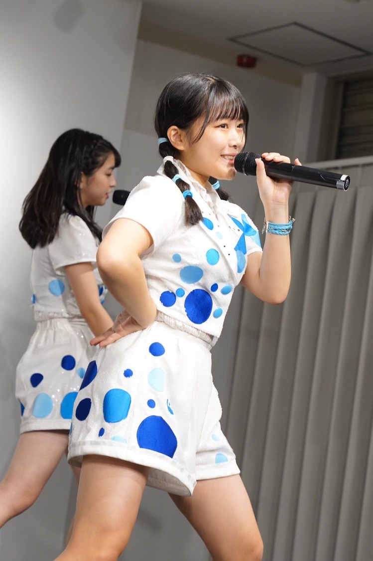 ＜「世界で一番かわいいアイドル/し・て・る・も・ん」リリース記念イベント＞新宿マルイメン8F屋内イベントスペース（2020年1月11日）