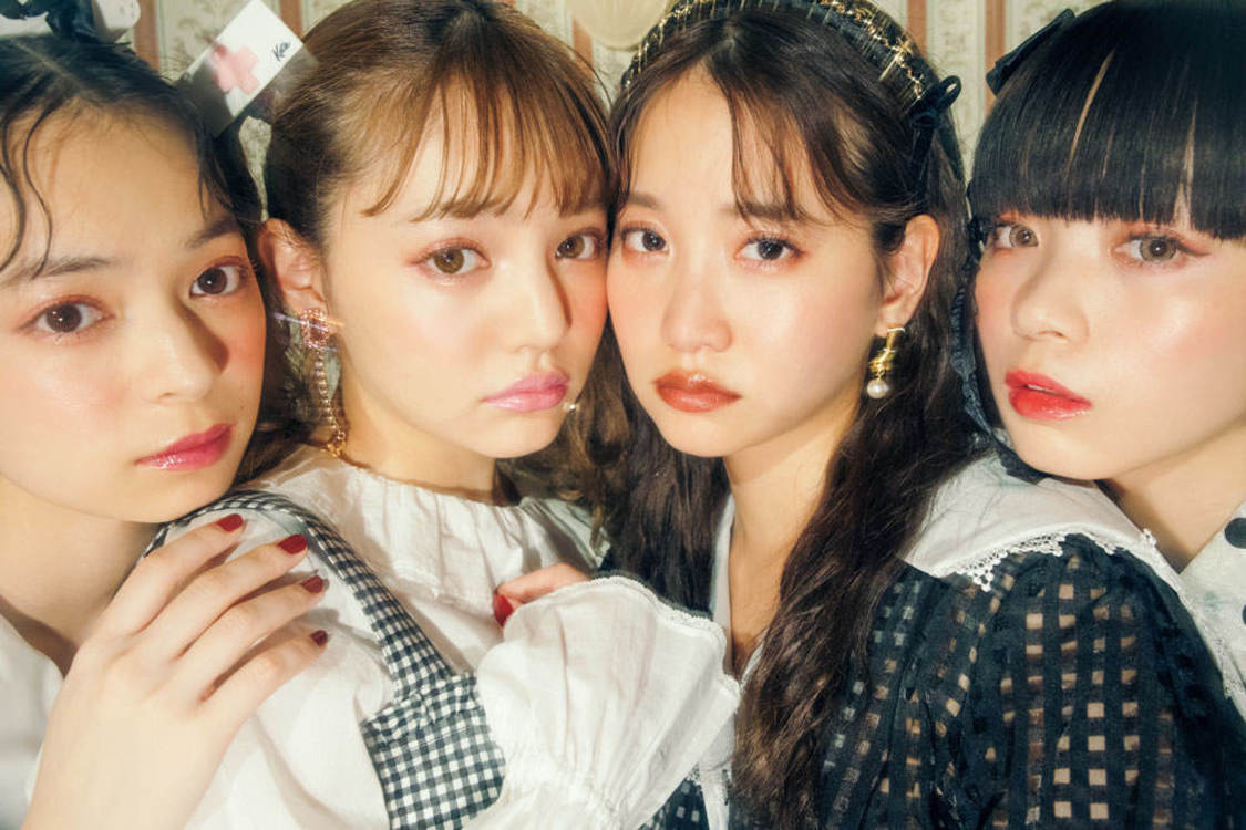 「OH! MY VALENTINE 」 左より、上國料萌衣、吉木千沙都、永尾まりや、ゆら