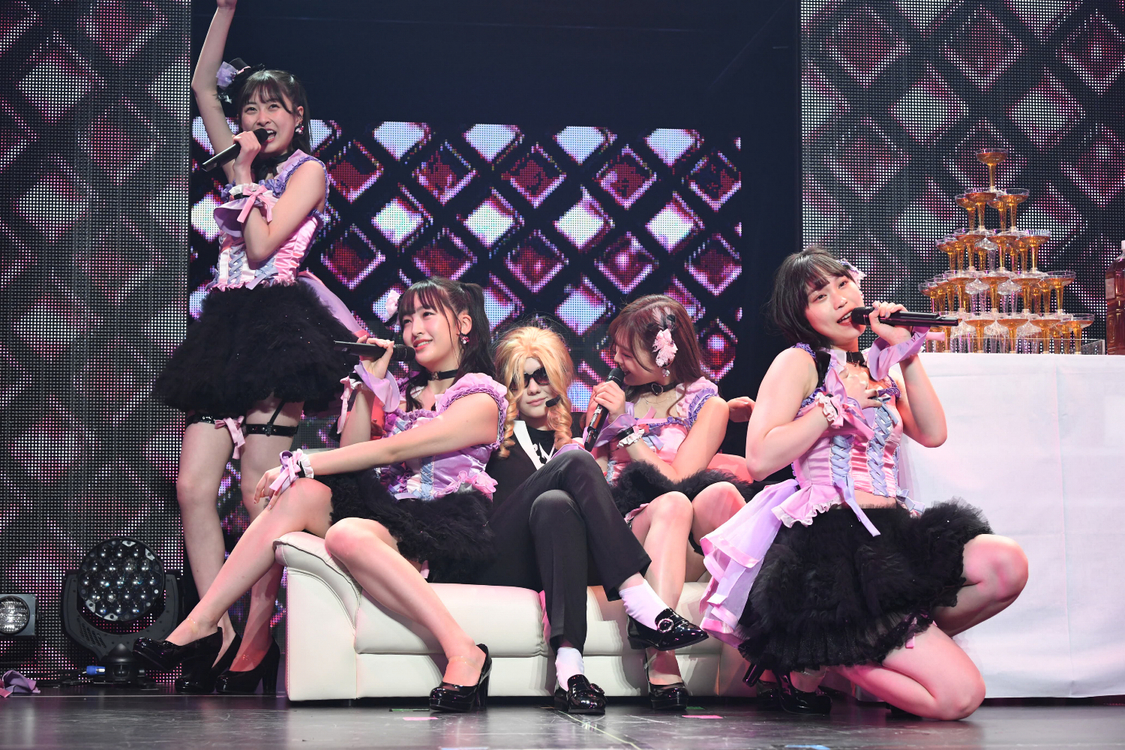 「おねだりシャンパン」©AKS 