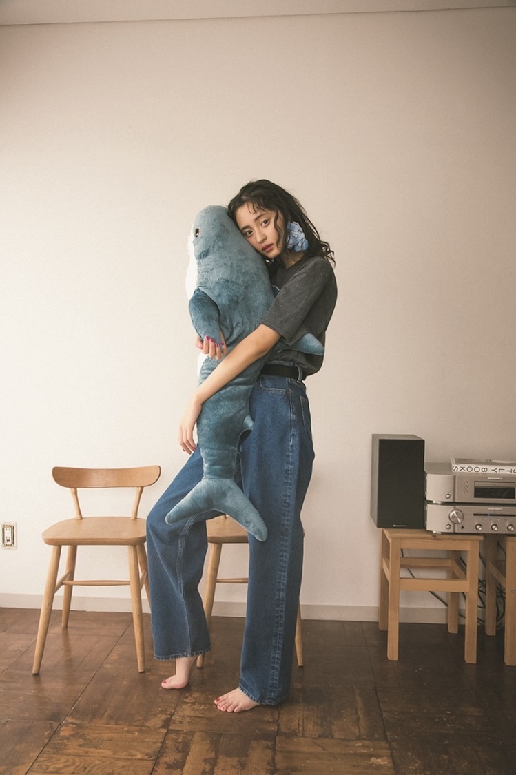 遠藤さくら『ViVi 2020年3号』より