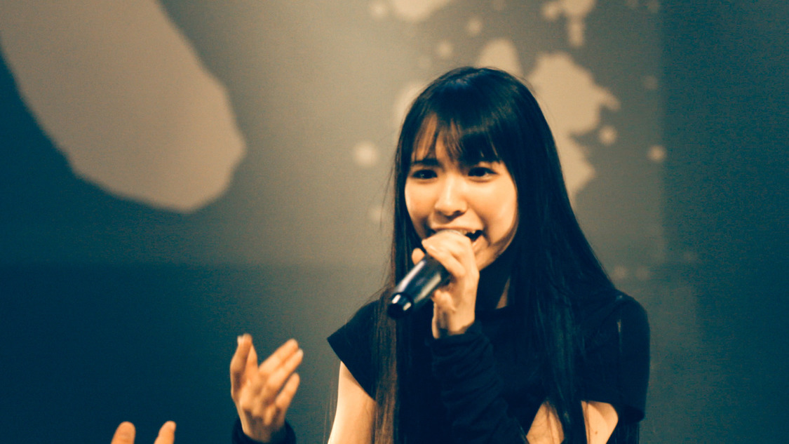 「FLY HIGHER AGAIN [live clip]」より