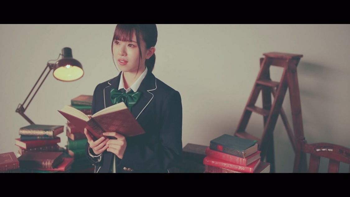 日向坂46「ナゼー」MVより