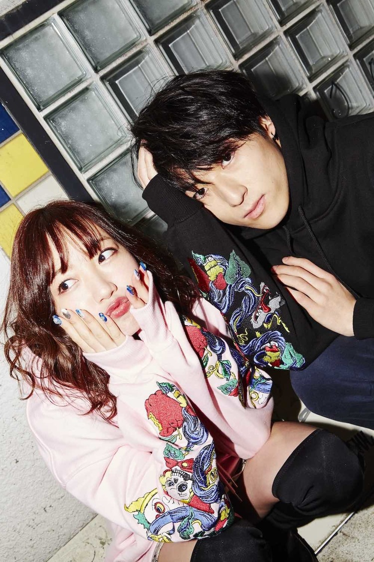 JELAパーカー写真（男女モデル）