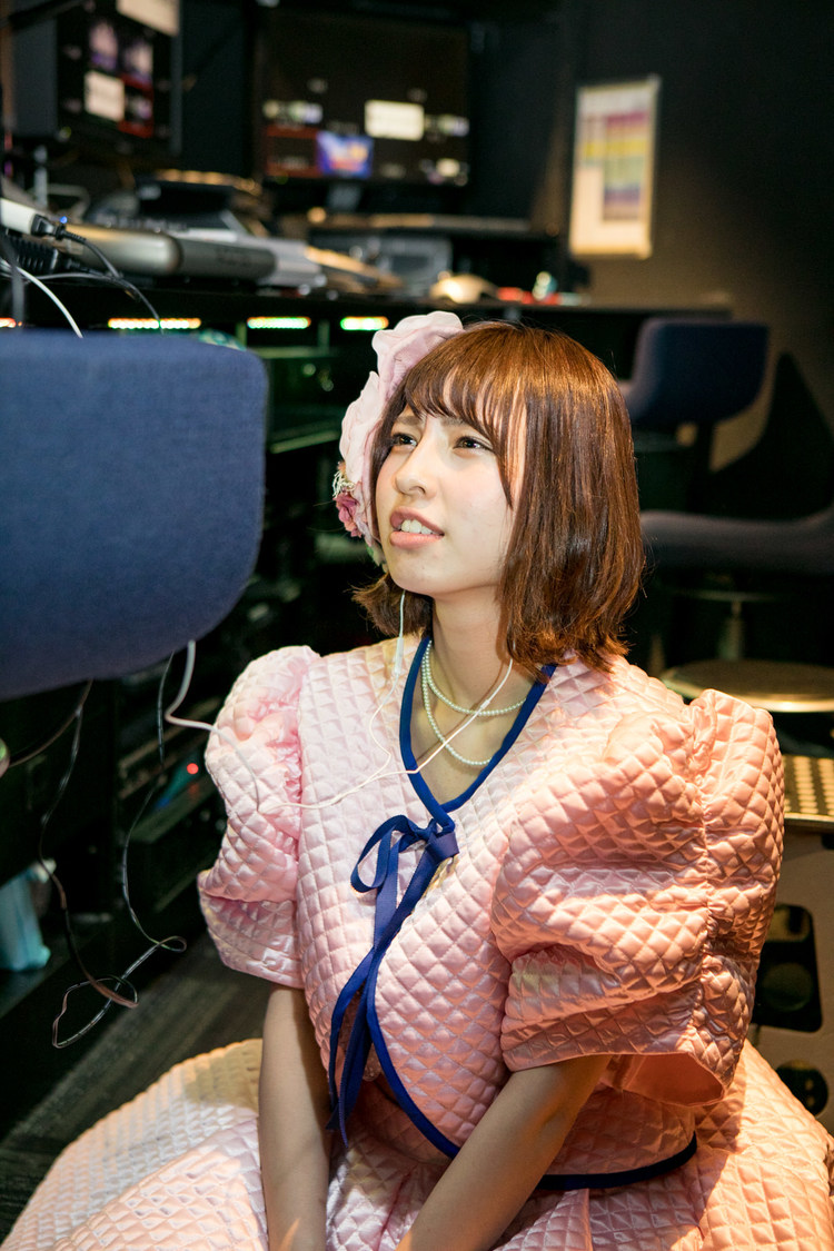 少しいぶかしげな沖口優奈