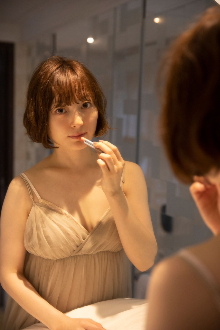 花澤香菜写真集『How to go？』（東京ニュース通信社刊）