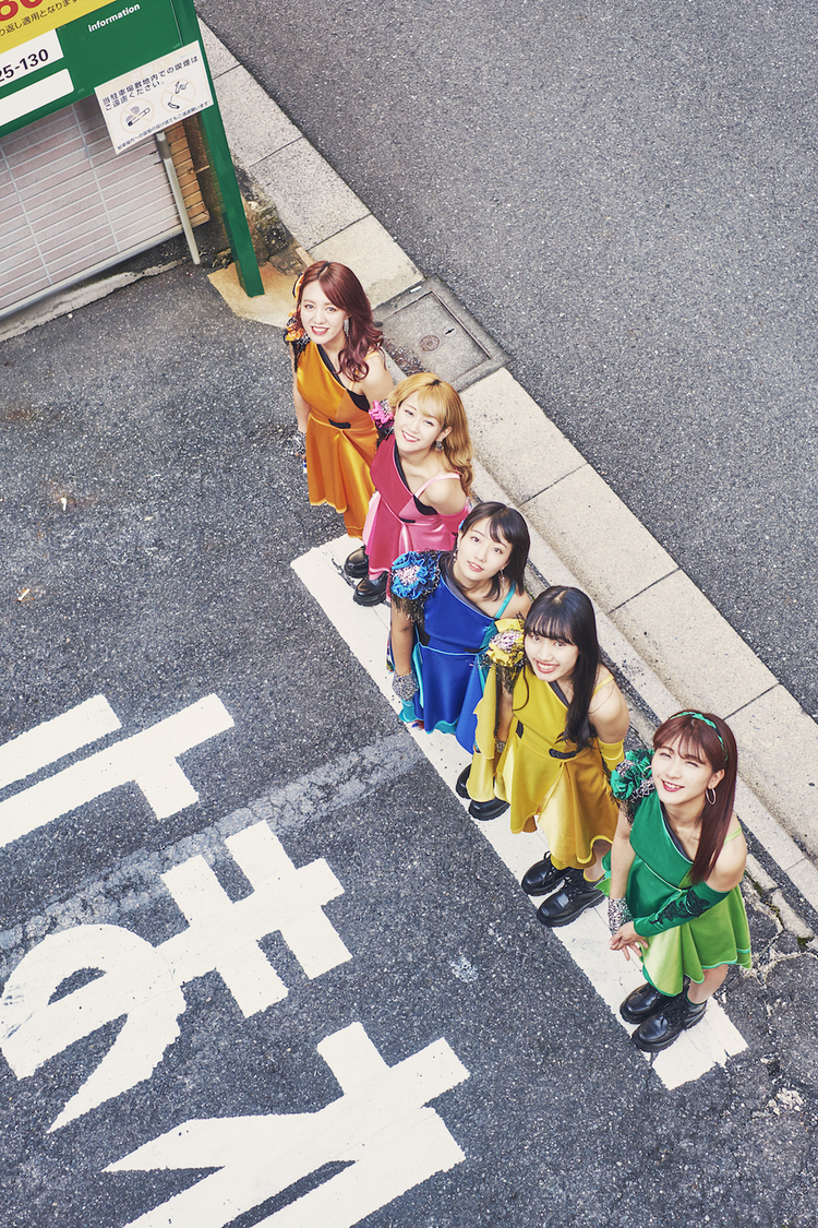 左から、関根梓、古川小夏、新井愛瞳、佐保明梨、森咲樹