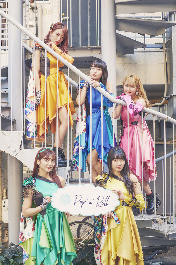 上段左から、関根梓、新井愛瞳、古川小夏／下段左から、森咲樹、佐保明梨