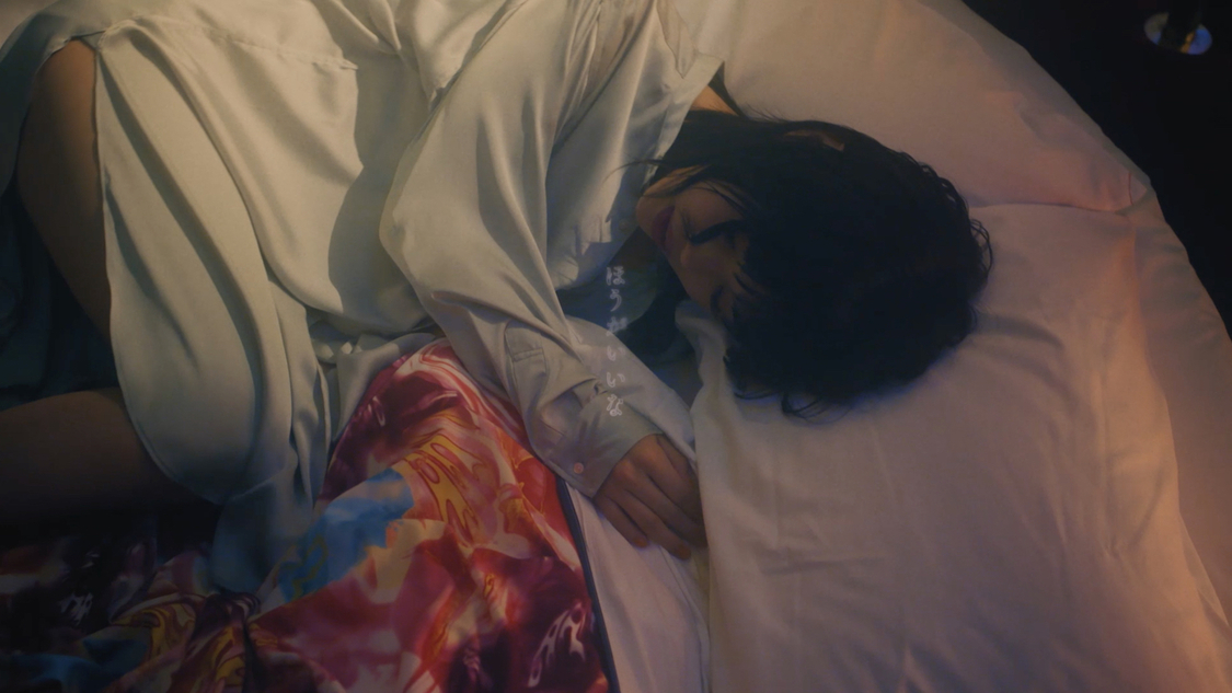 「死にたい夜にかぎって」MVより