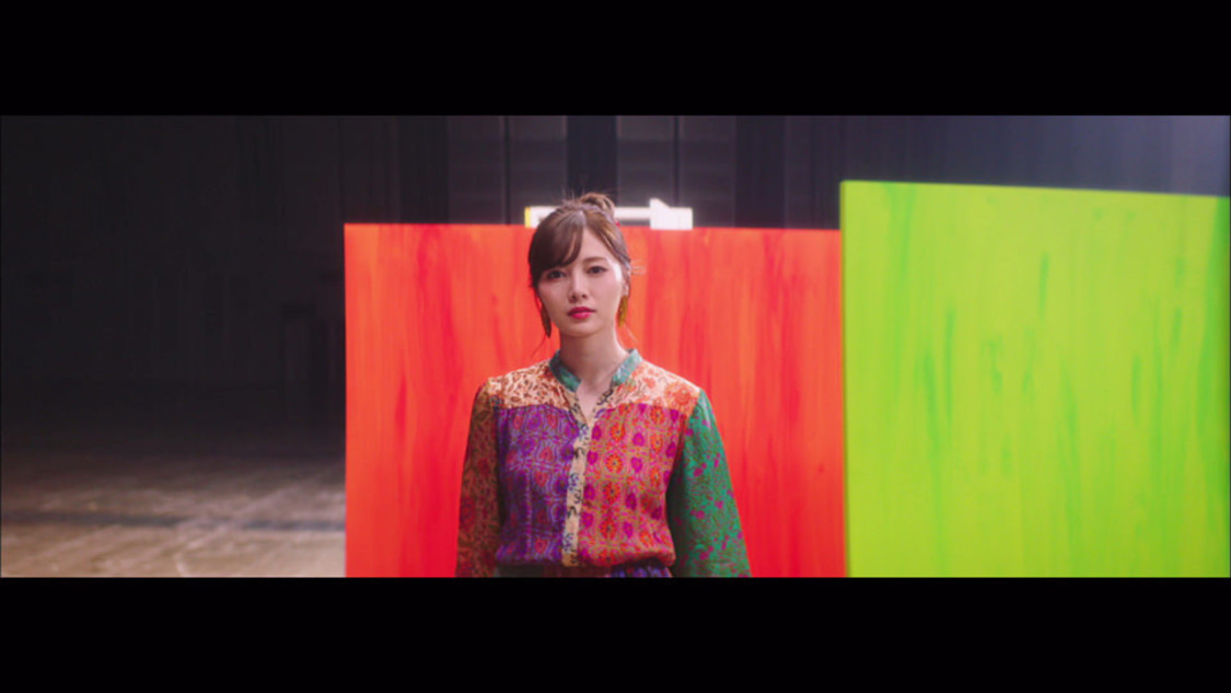 乃木坂46「しあわせの保護色」MVより