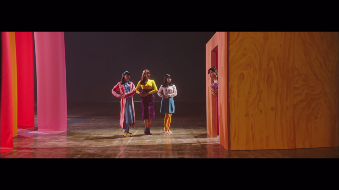 乃木坂46「しあわせの保護色」MVより