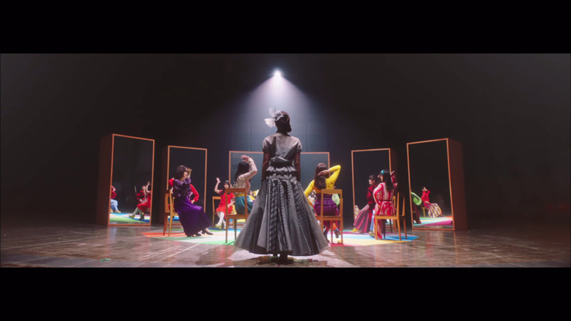 乃木坂46「しあわせの保護色」MVより