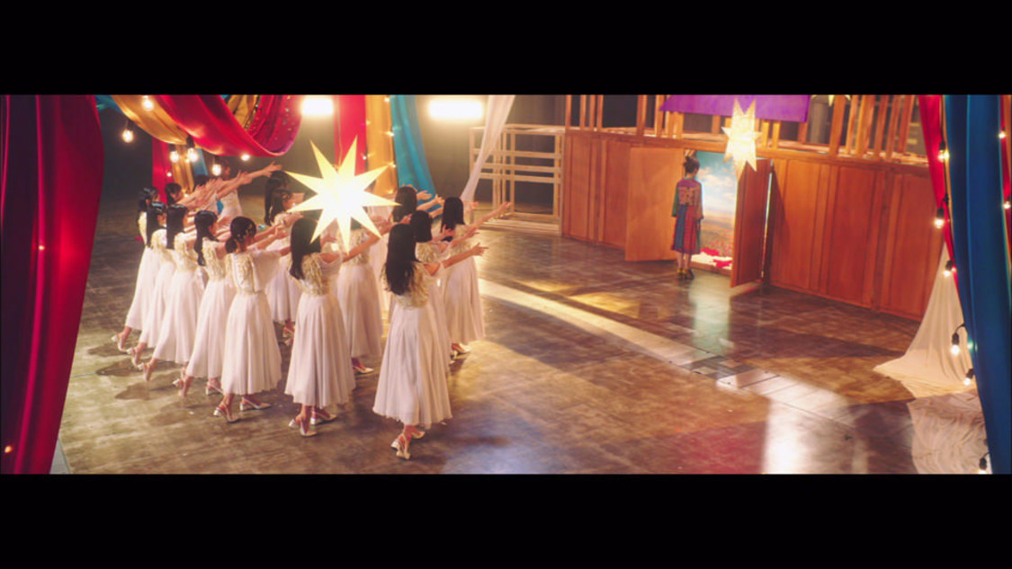 乃木坂46「しあわせの保護色」MVより