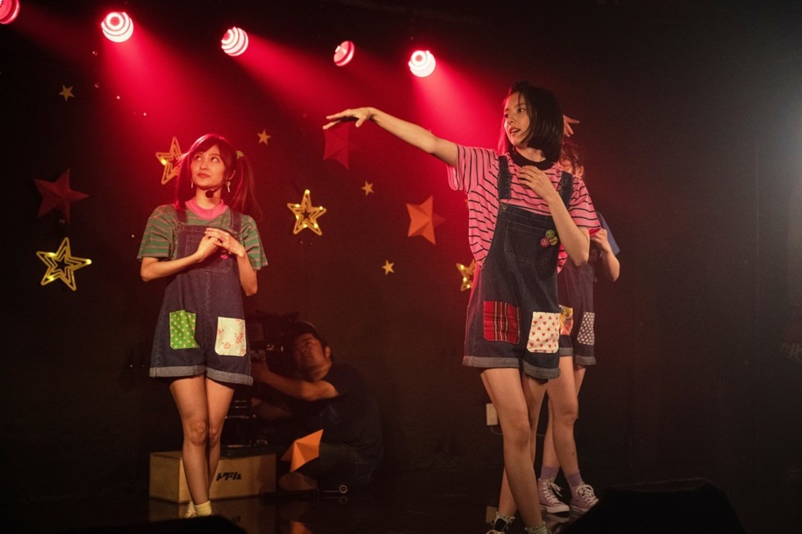 加藤小夏が演じた古泉ニナのアイドル時代