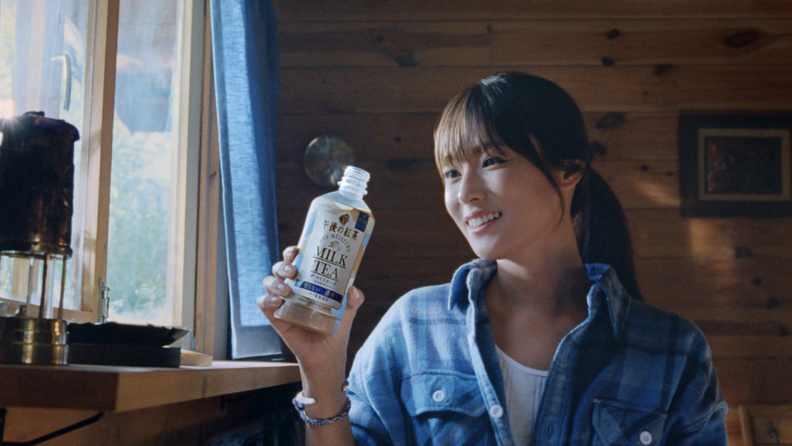 新TVCM「ザ・マイスターズ 深田恭子 ミルクティー リニューアル＆オレンジティー新登場」篇