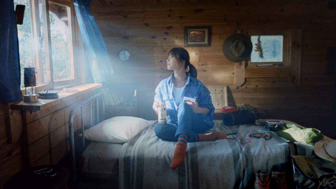 新TVCM「ザ・マイスターズ 深田恭子 ミルクティー リニューアル＆オレンジティー新登場」篇